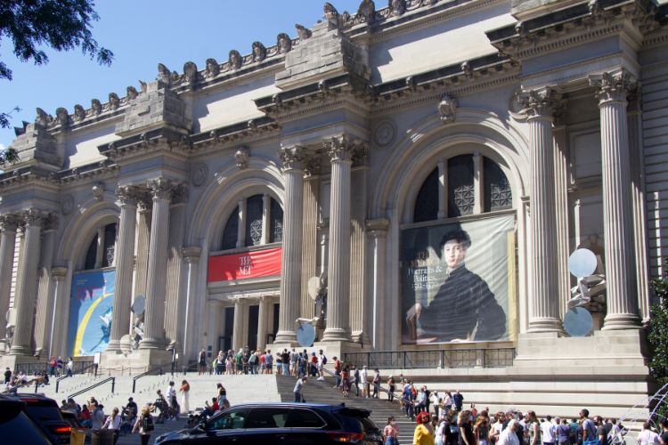 the met museum is a popular thing to do in central park 