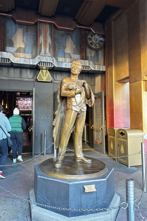 disneyland avengers campus guardians of the galaxy mission breakout ride entrance