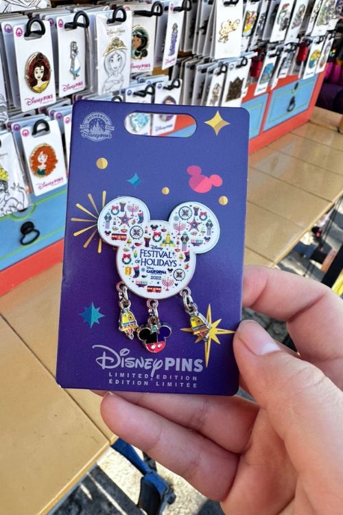 Disney Holiday Pin