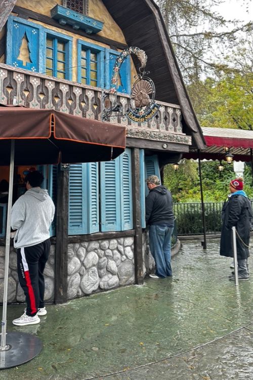 Disneyland dining that offers Turkey leg 