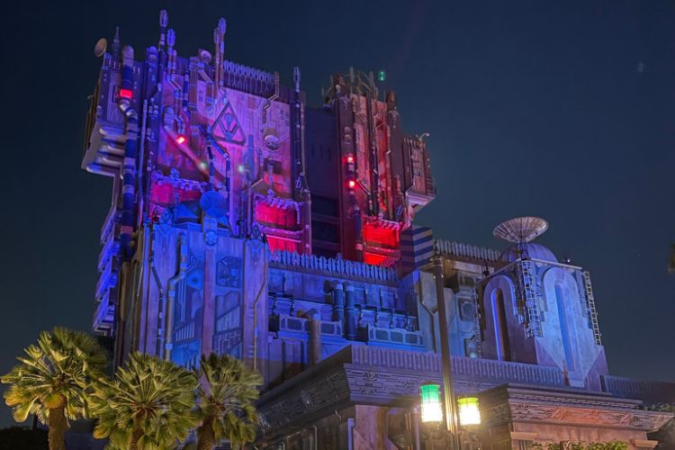 Guardians Of The Galaxy Mission: Breakout building at night