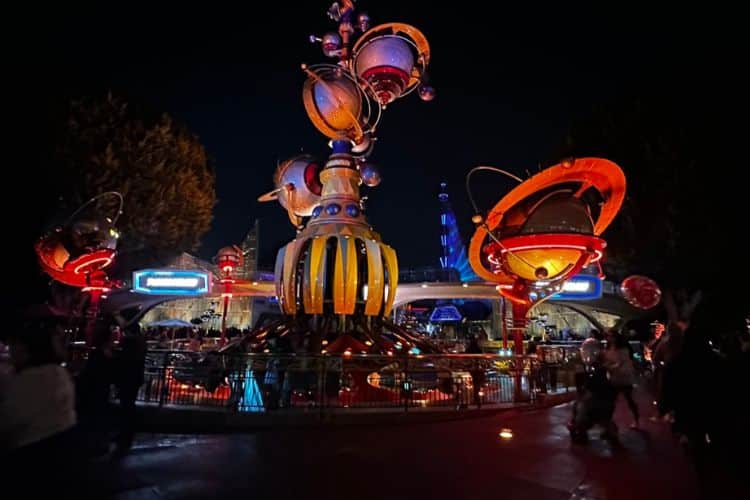 Disneyland Orbiters ride