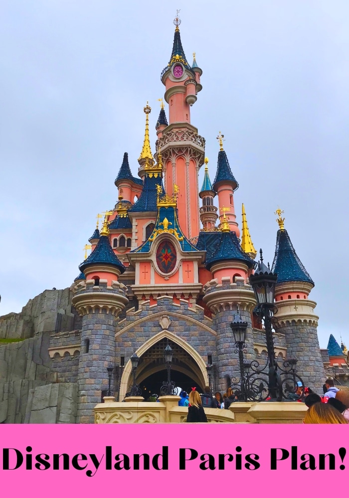 Disneyland Paris Plan: View of Disneyland Paris Castle